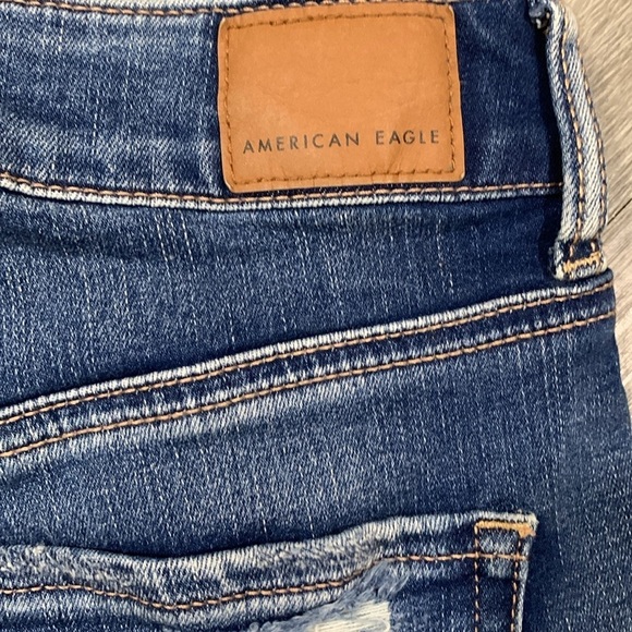 American Eagle Hi-Rise Shortie Distressed Medium Wash Denim Shorts size 8 - Picture 7 of 11
